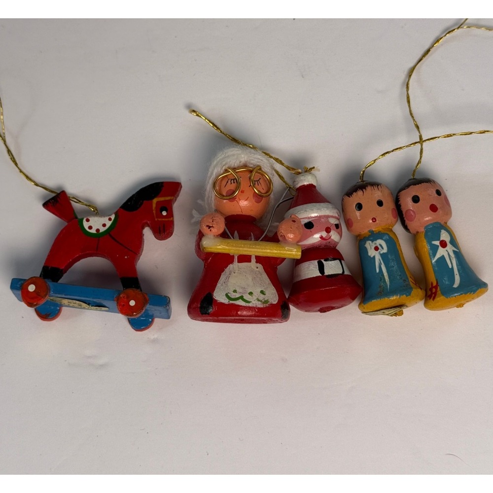 VTG Hand Painted Wood Ornaments Russ Berrie, Littlefolk, santas family, set of 5